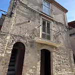 Il Palazzo Degli Artisti Homestay