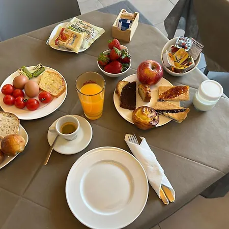 Il Palazzo Degli Artisti Pansiyon Gasponi